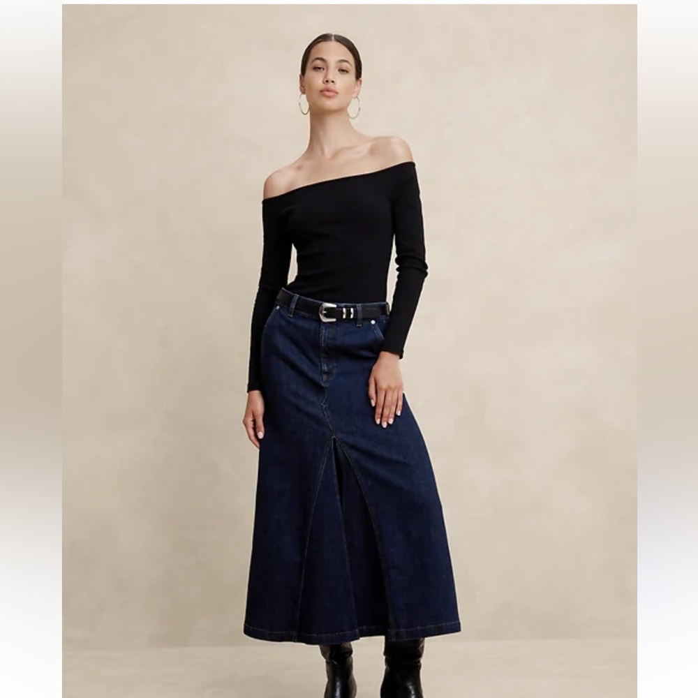 Banana Republic 
Denim Skirt Womens 4 
Center Split Classic 
Maxi Dark Wash Y2K
